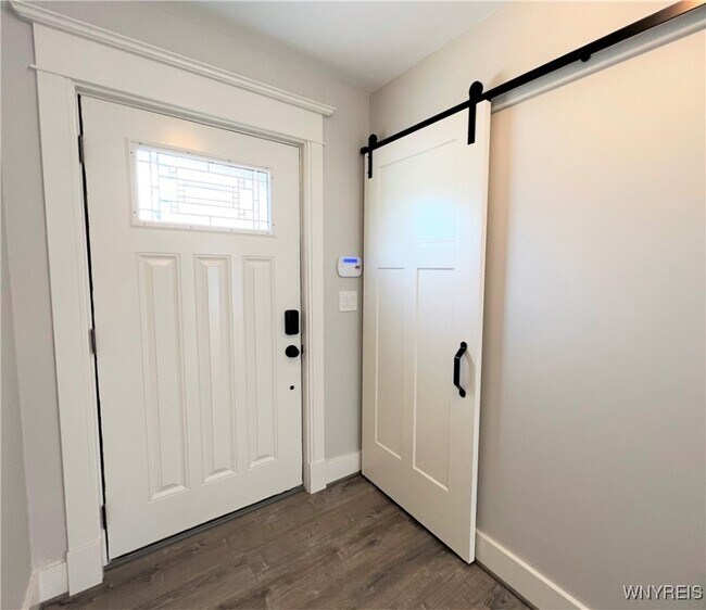 Building Photo - 10985 Main St