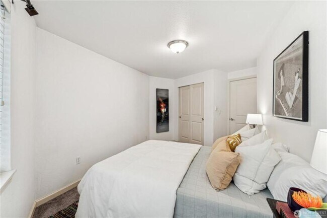 Building Photo - 1 bedroom in Seattle WA 98199