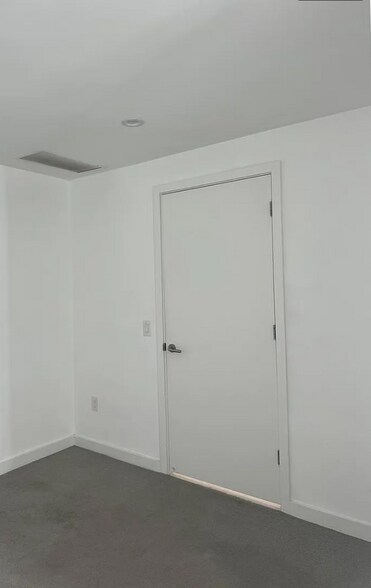 Building Photo - 501 NE 31st St
