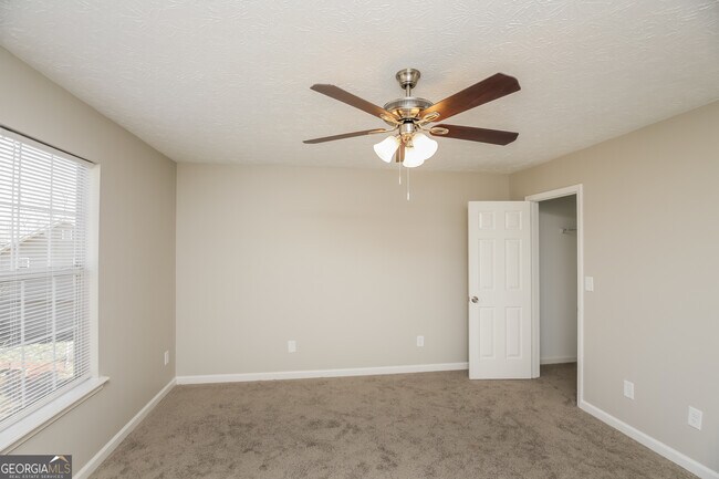 Building Photo - 34 Canter Ln