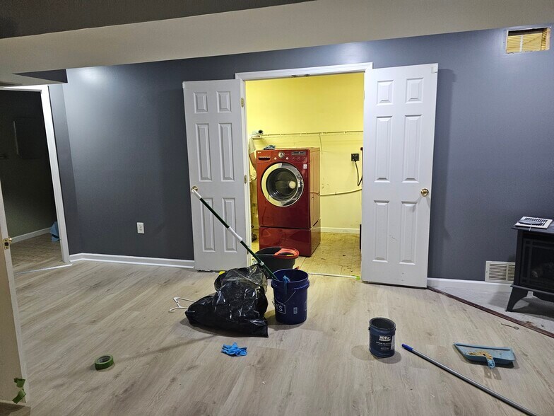 Basement laundry room - 852 Gray Fox Rd