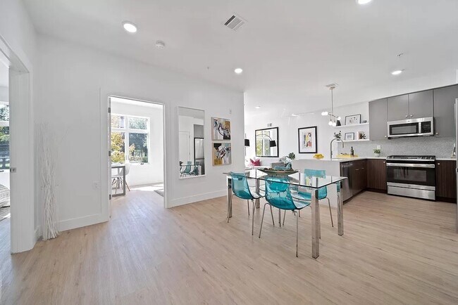 Building Photo - 276 Duncan Ave