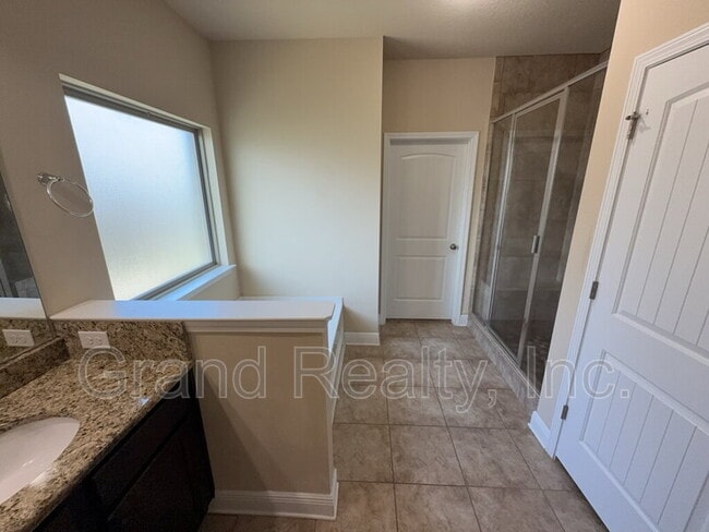 Building Photo - 4818 Dupont Cir