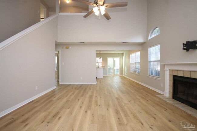 Building Photo - 2028 Cambridge Cir