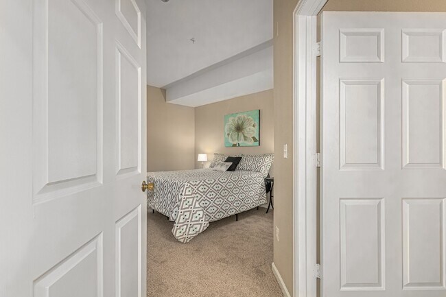Building Photo - Exquisite 2-bedroom, 2-bathroom condo inParker