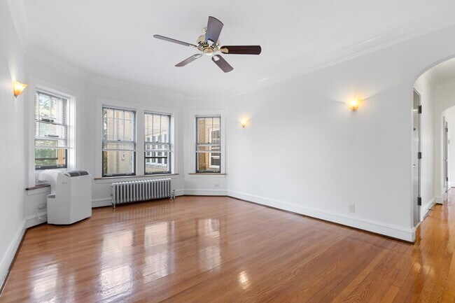 Building Photo - 816 Mulford St