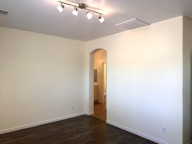 Building Photo - 11642 W Mountain View Dr