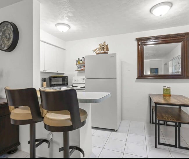 Building Photo - 820 NE 16th Ave