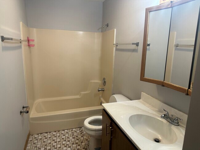 Building Photo - 440 E Jefferson St