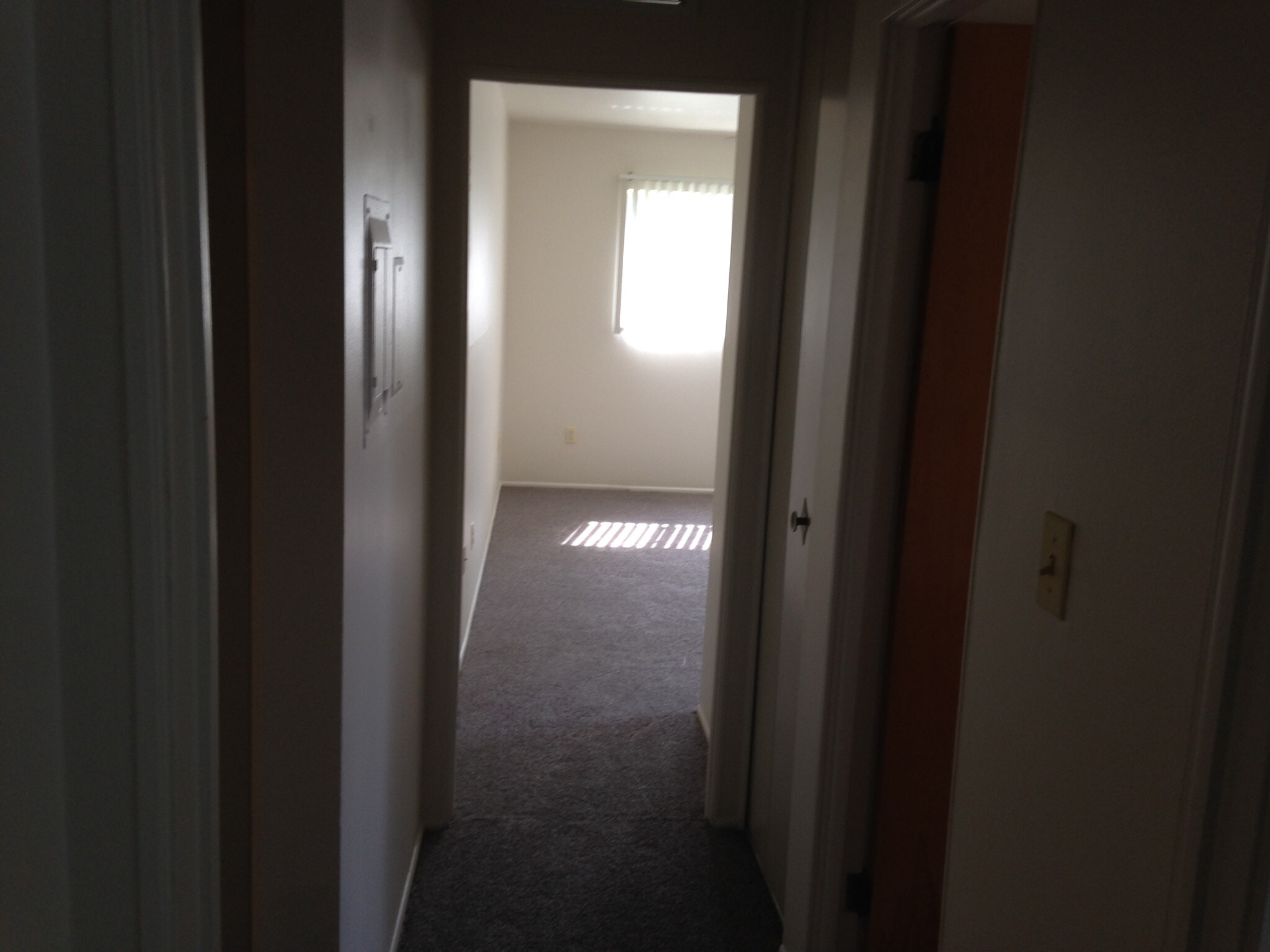 HALL TO BATH AND BED RM - 33300 Freedom Rd