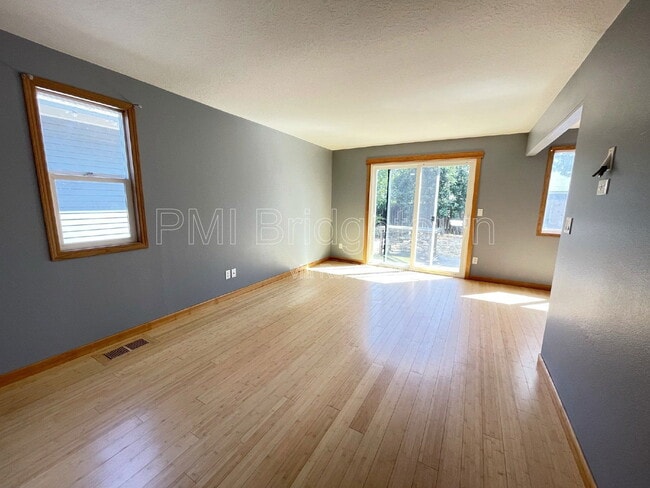 Building Photo - 4704 NE 28th Ave