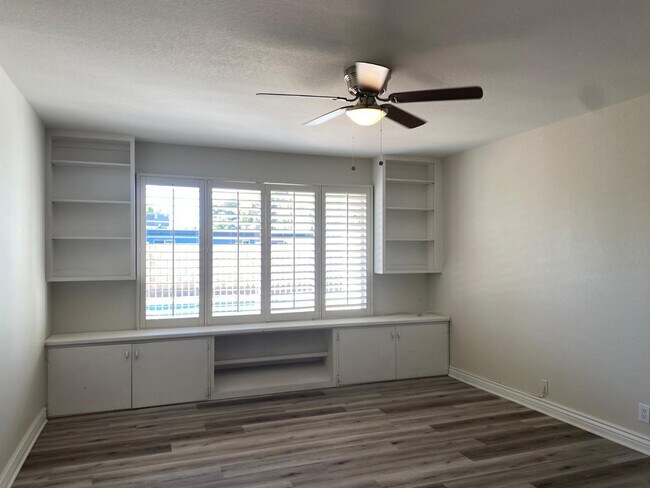 Building Photo - 5149 E Shaw Butte Dr