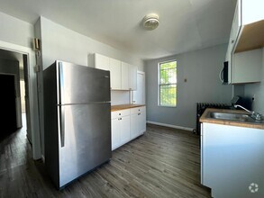 Building Photo - Bright Strawberry Mansion Apartment Close ...