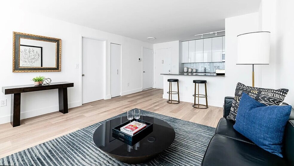 Building Photo - 247 E 35th St