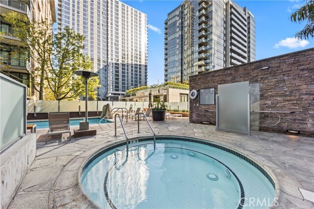 Building Photo - 1100 S Hope St