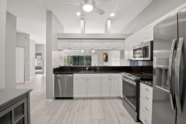 Building Photo - "Spacious 3-Bed, 2-Bath Condo Retreat in V...