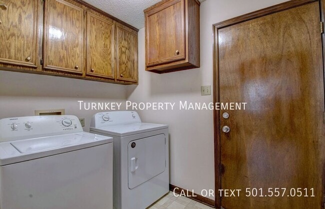 Building Photo - 811 Cedar Ridge Dr