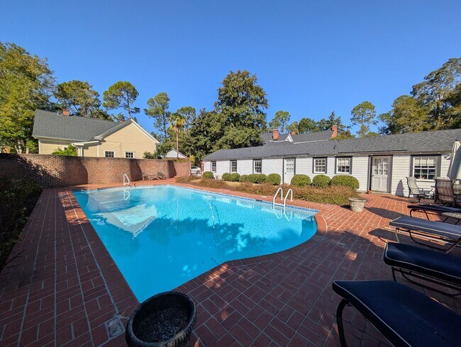 Primary Photo - 405 Colleton Ave SE