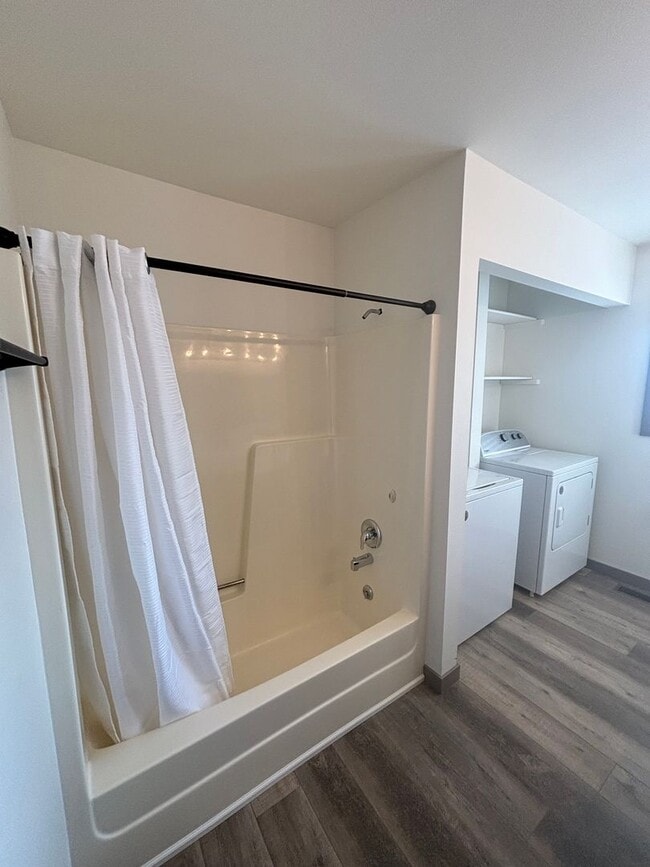 Building Photo - Remodeled Midtown Apartment (APP#244)