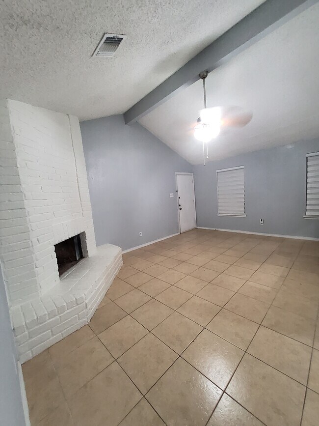 Building Photo - 10151 Inwood Hollow Ln