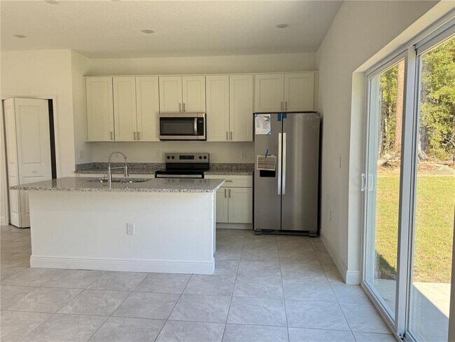Building Photo - 6365 SW 156th Pl