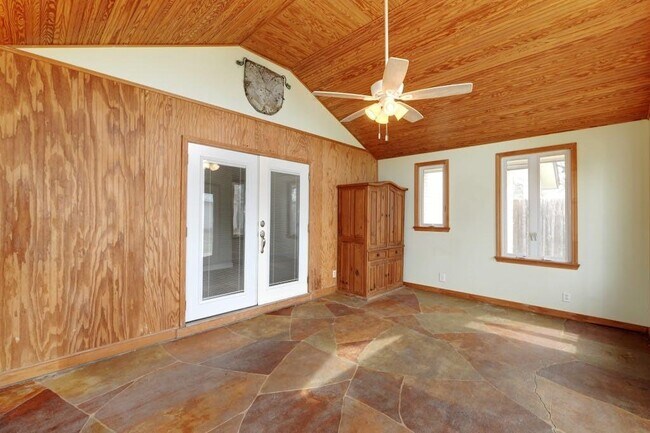 Building Photo - 602 Apache Trail