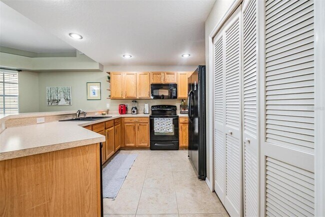 Building Photo - 1827 Hammocks Ave