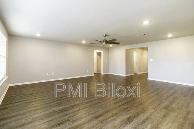 Building Photo - 1005 Enclave Cir