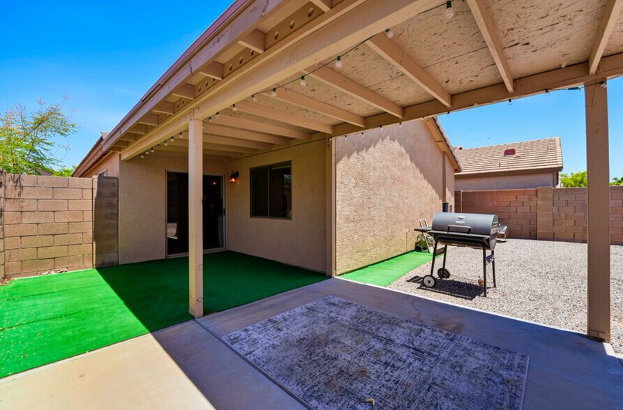 Building Photo - 42551 W Hillman Dr