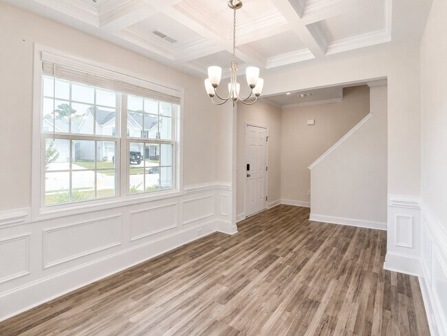 Building Photo - 2120 Lunsford Dr