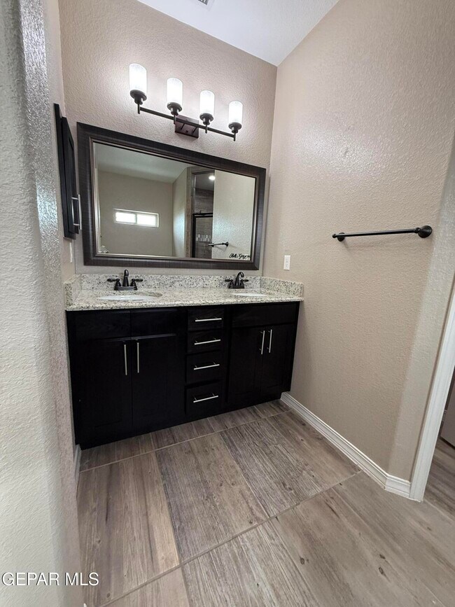 Building Photo - 12551 New Dawn Dr