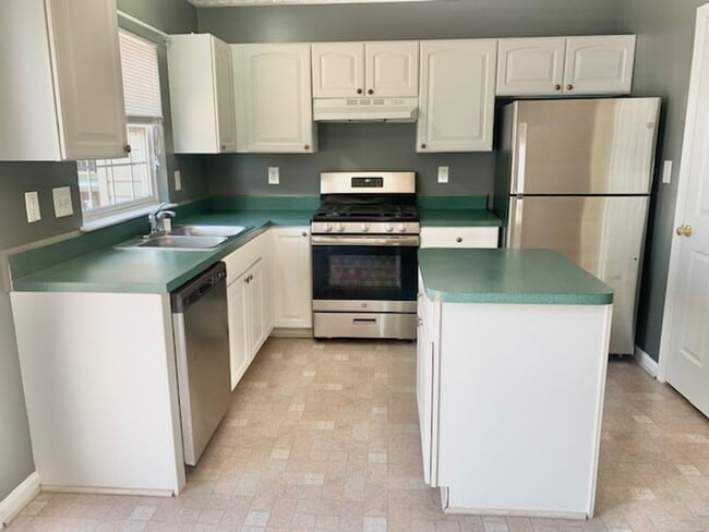 Building Photo - 3207 Water Lily Ct