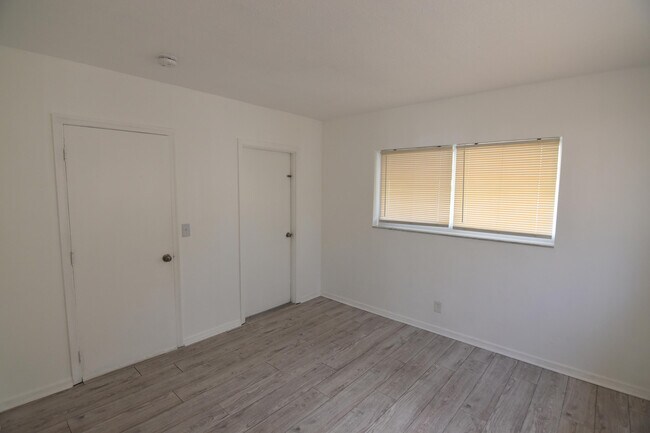 Building Photo - 2260 NE 5th Ave