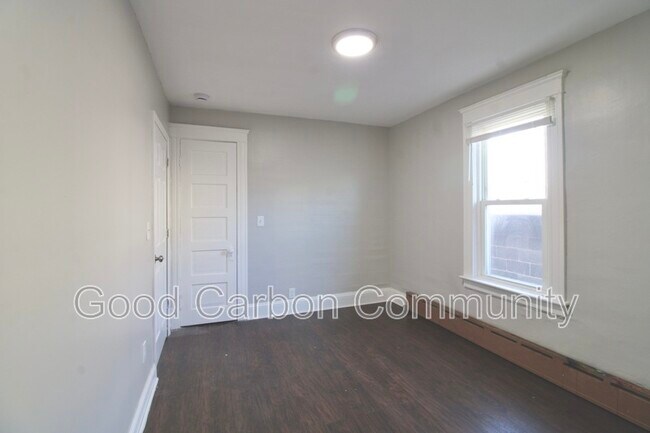 Building Photo - 765 Oliver St