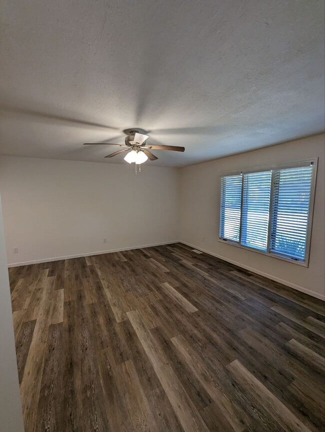 Building Photo - Primrose Market Place - Battlefield Mall A...