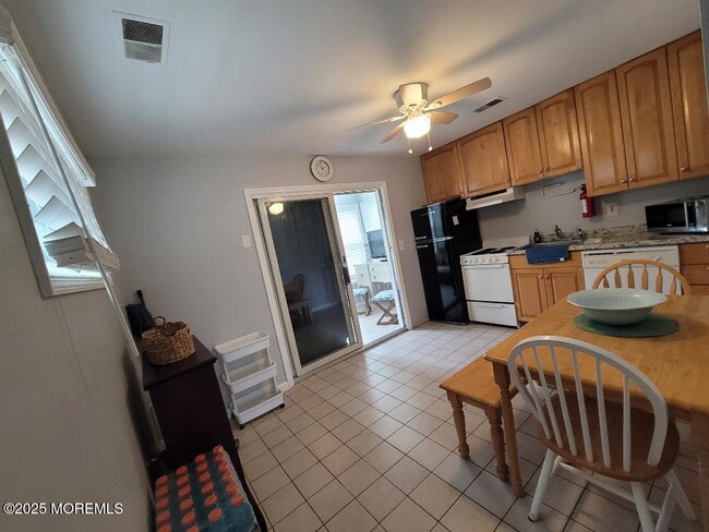 Building Photo - 602 Central Ave