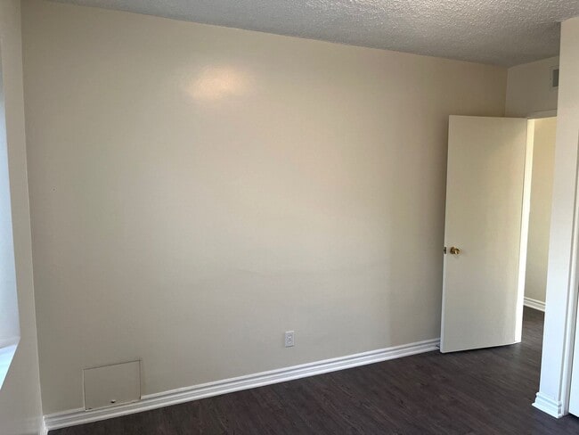 Building Photo - Beautiful 4 Bedroom Home in Huntington Beach