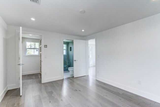 Building Photo - 833 Ardmore Rd