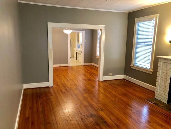 Building Photo - 1BR/1BA Broadmoor Duplex Available