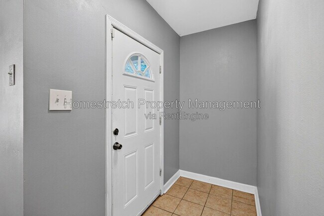 Building Photo - 2247 Hollis Dr