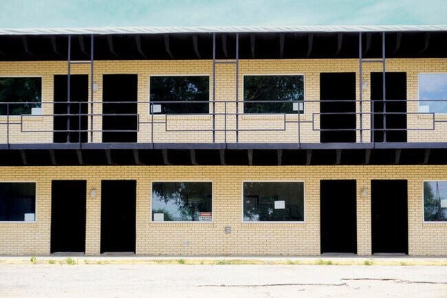 Building Photo - 1/2 First Full Month Rent