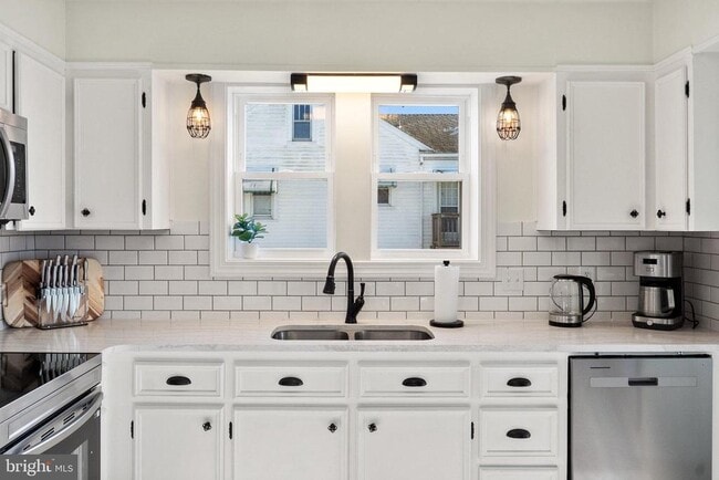 Building Photo - 701 S 2nd St