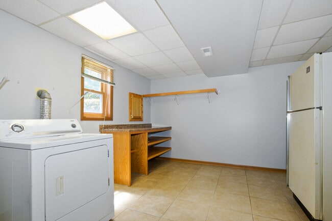 Building Photo - 7745 Woodstock Dr
