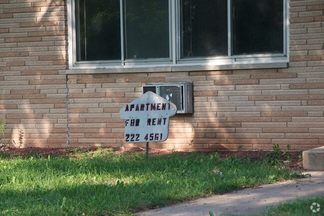 Building Photo - 1717-1721 Blossom Ln