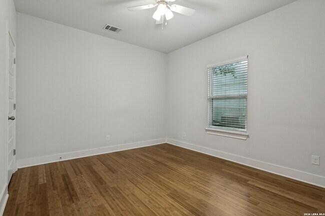 Building Photo - 423 Channing Ave