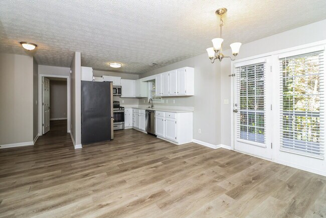 Building Photo - 252 Hillcrest Ridge