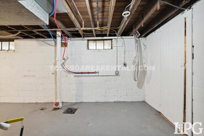 Building Photo - 3606 Revere Dr