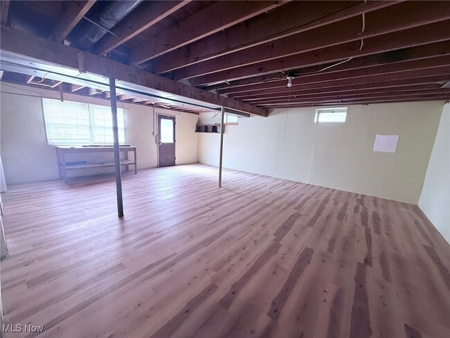 Building Photo - 6686 Hythe St NW