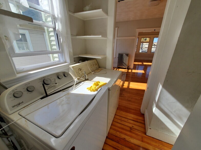 Building Photo - 623 Fellsway