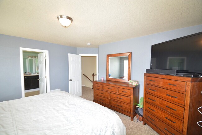 Building Photo - Beautiful 2-story home in D-49 available to move in on 05/01/2026! The owner allows 1 dog up to 7...